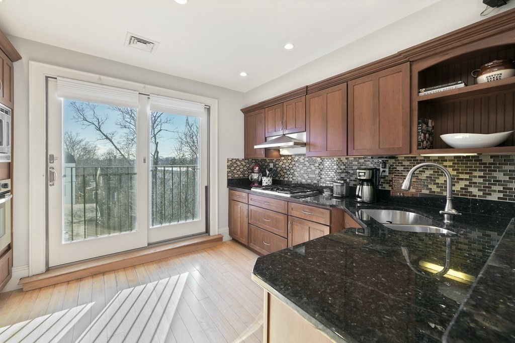 41 Cushing Ave # 4