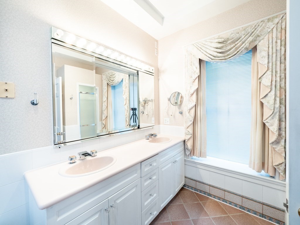 218 Commonwealth Avenue # 04