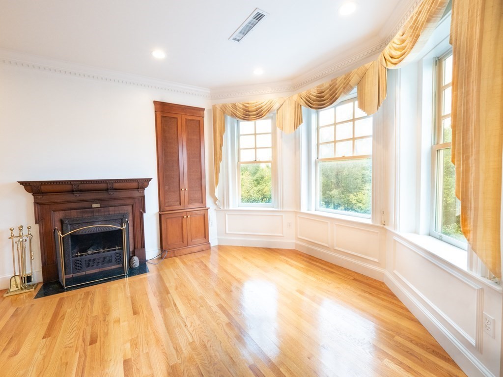 218 Commonwealth Avenue # 04