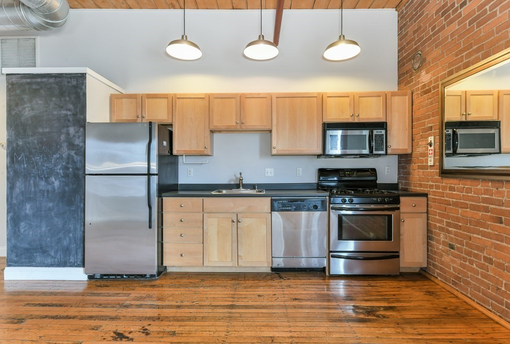 244 Brighton Ave # 406