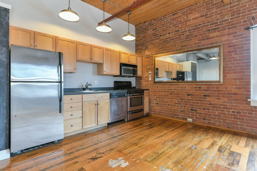 244 Brighton Ave # 406