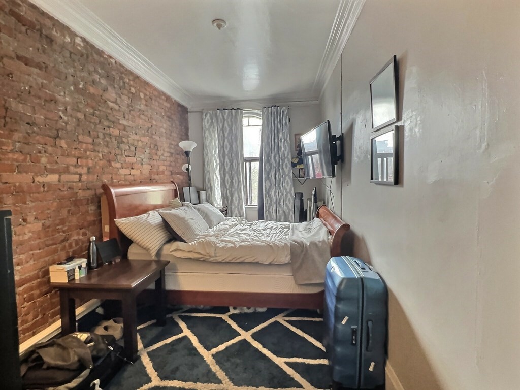 259 W Newton # 9