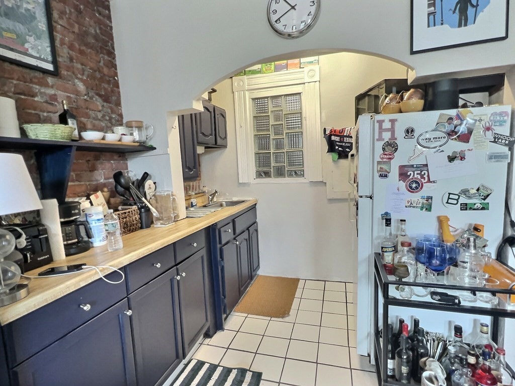 259 W Newton # 9