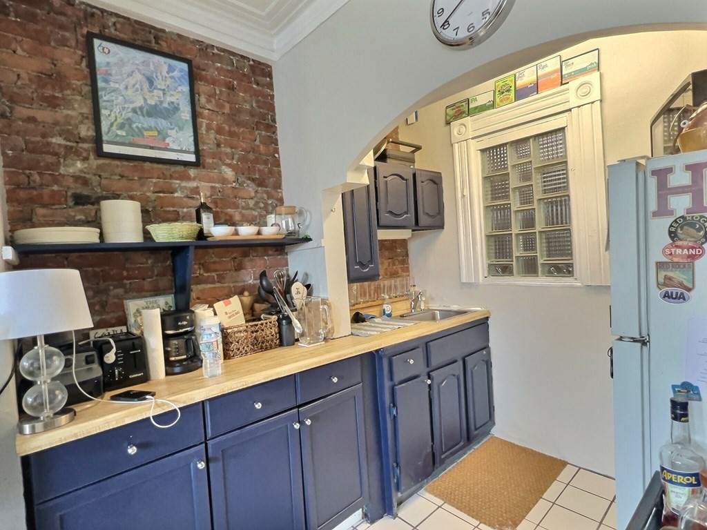 259 W Newton # 9