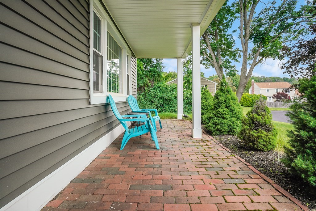 30 Lantern Ln