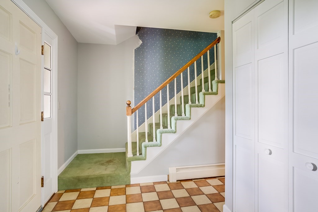 30 Lantern Ln