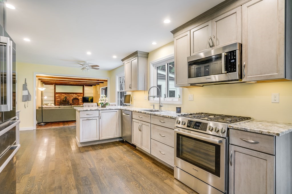 30 Lantern Ln