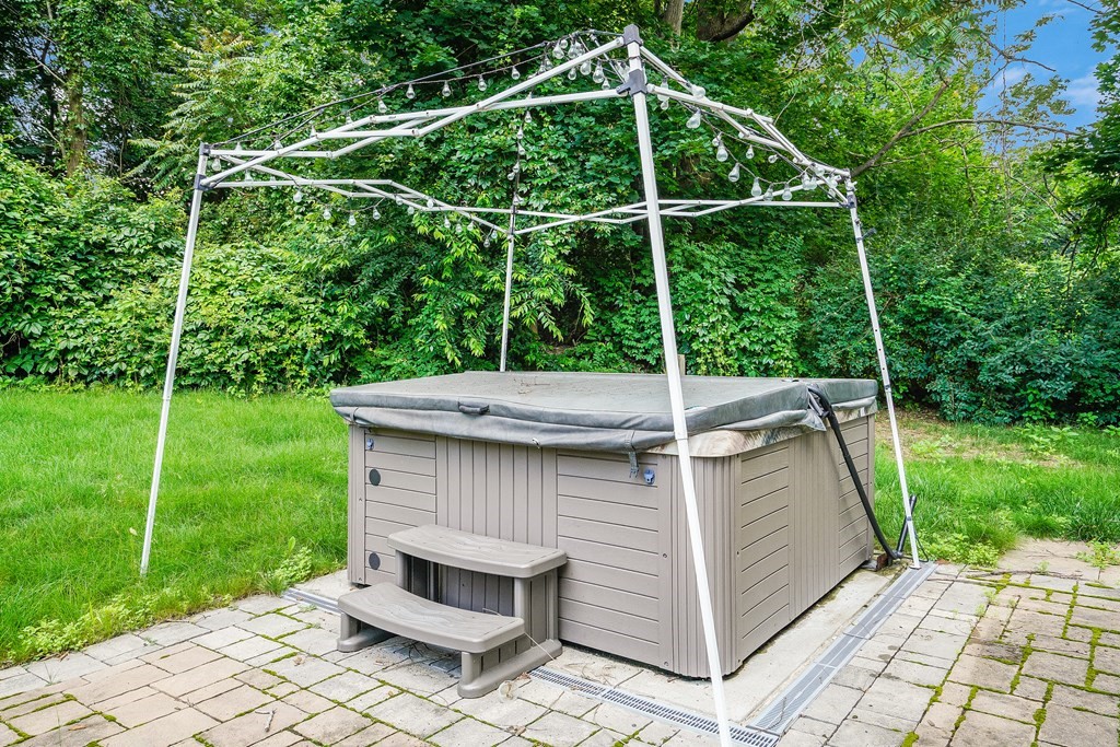 30 Lantern Ln