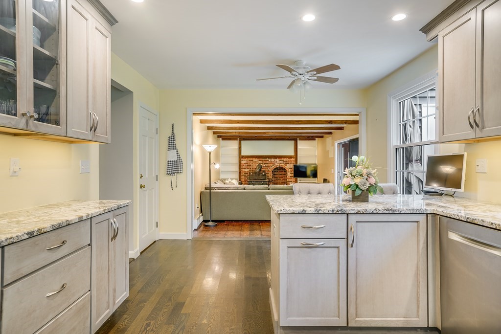 30 Lantern Ln