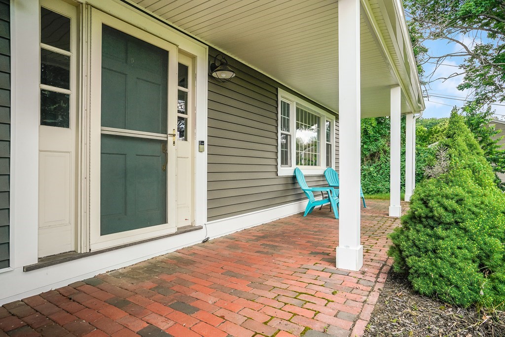 30 Lantern Ln