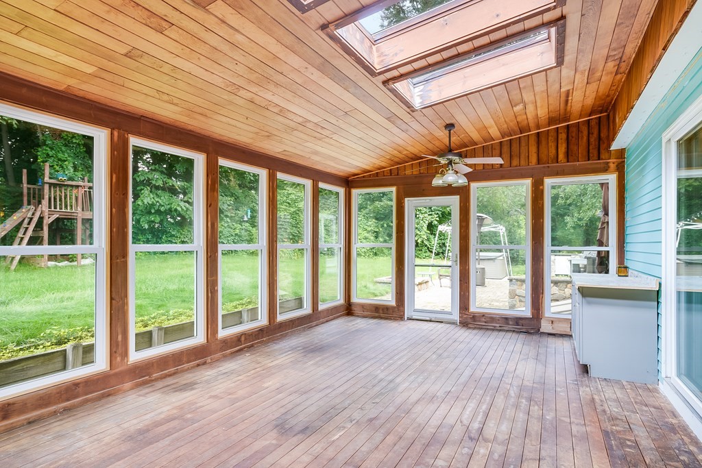 30 Lantern Ln