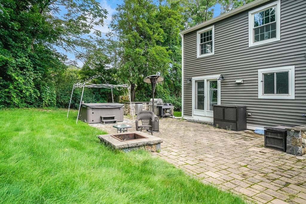 30 Lantern Ln