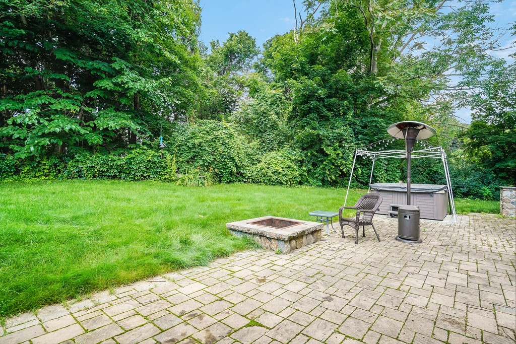 30 Lantern Ln
