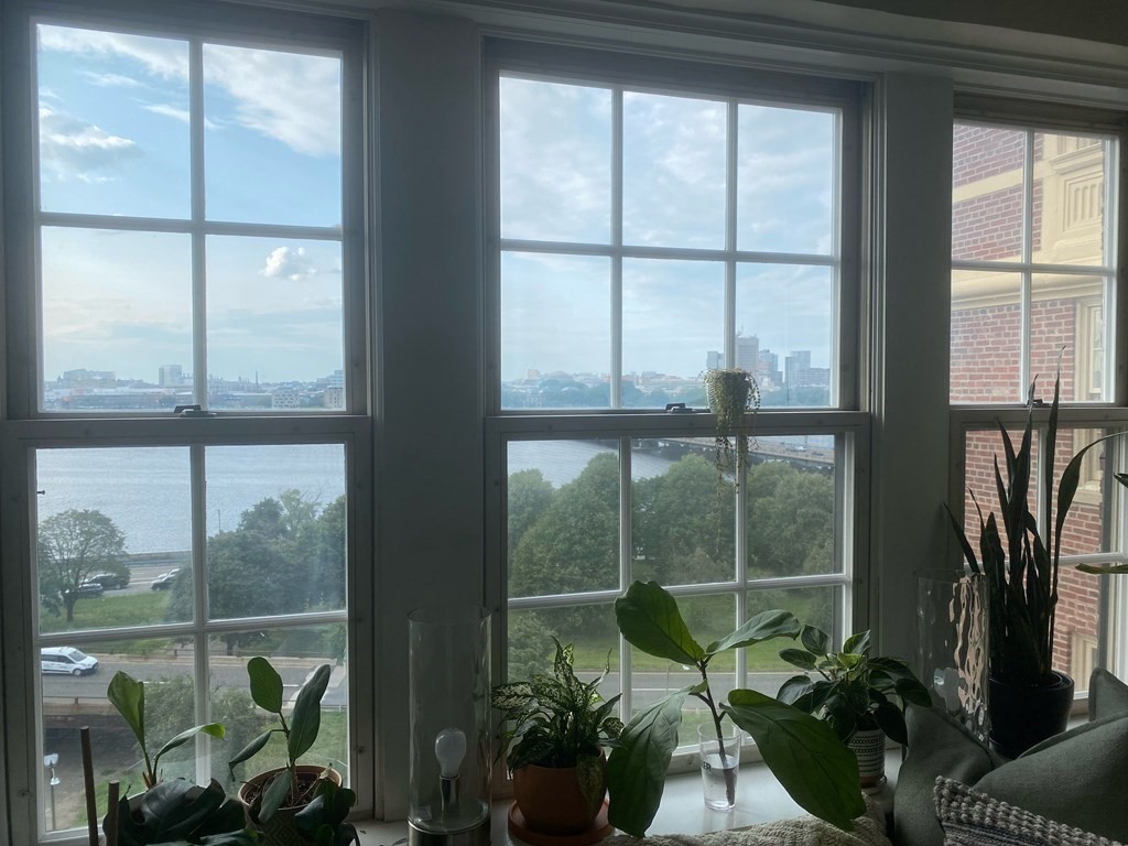 534 Beacon Street # 906