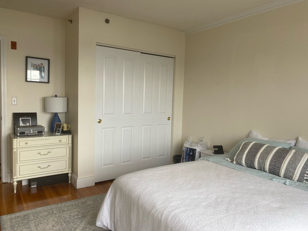 534 Beacon Street # 906