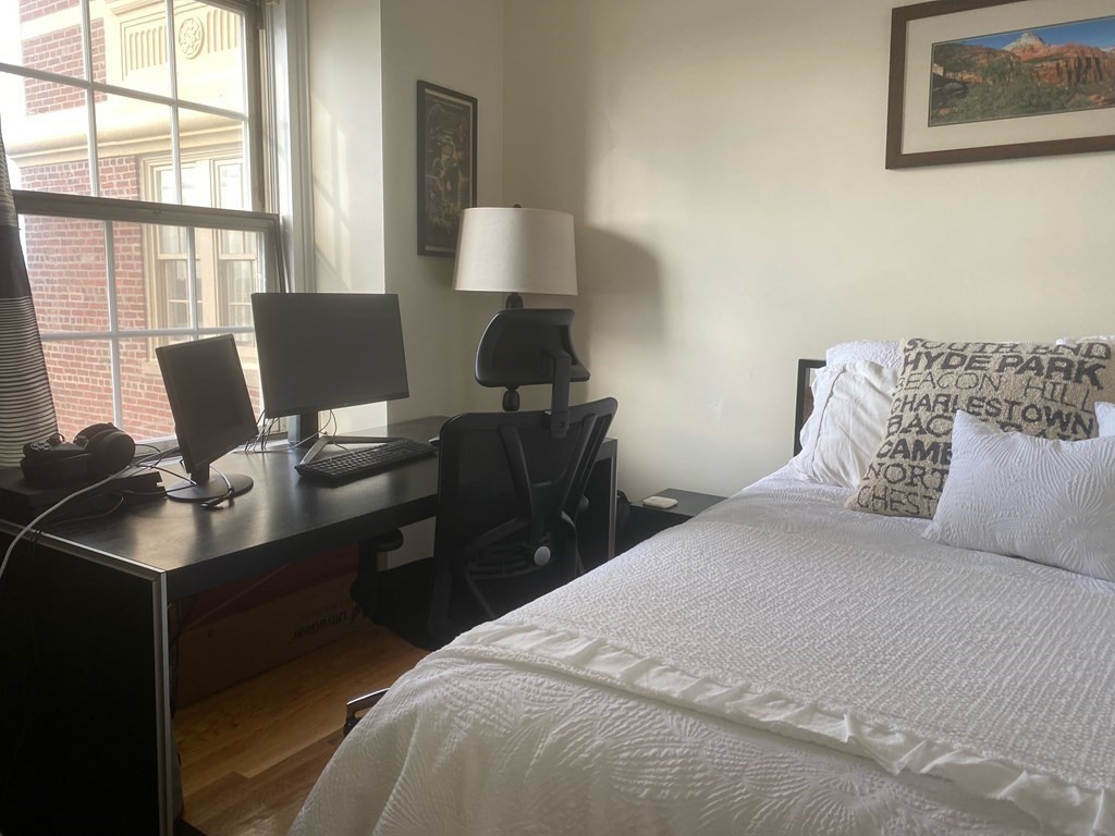 534 Beacon Street # 906