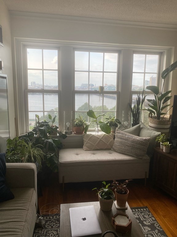 534 Beacon Street # 906