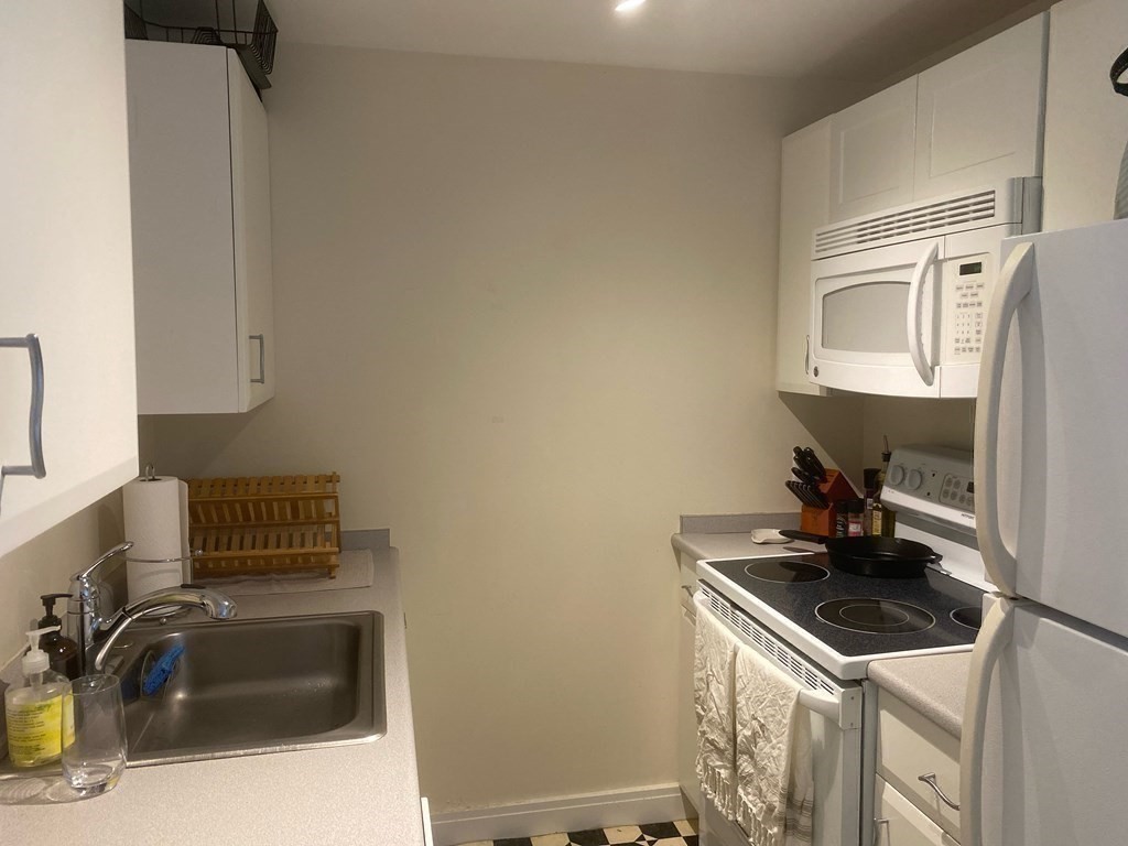 534 Beacon Street # 906