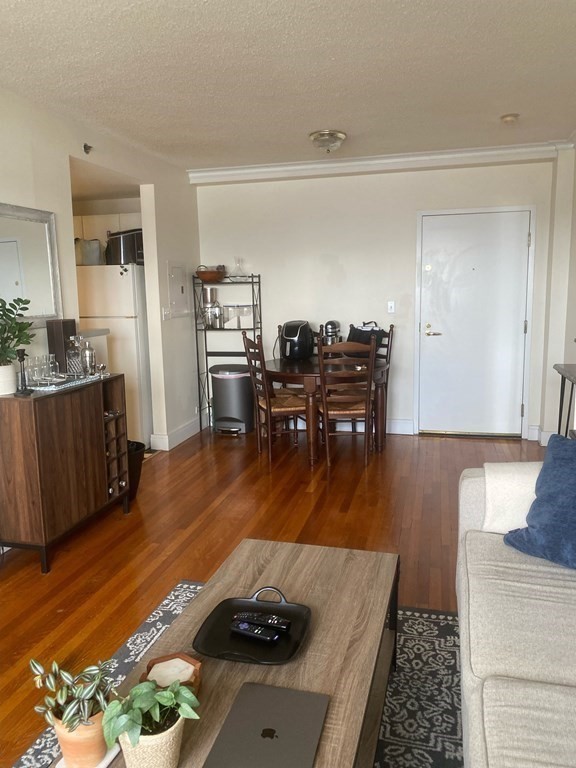 534 Beacon Street # 906