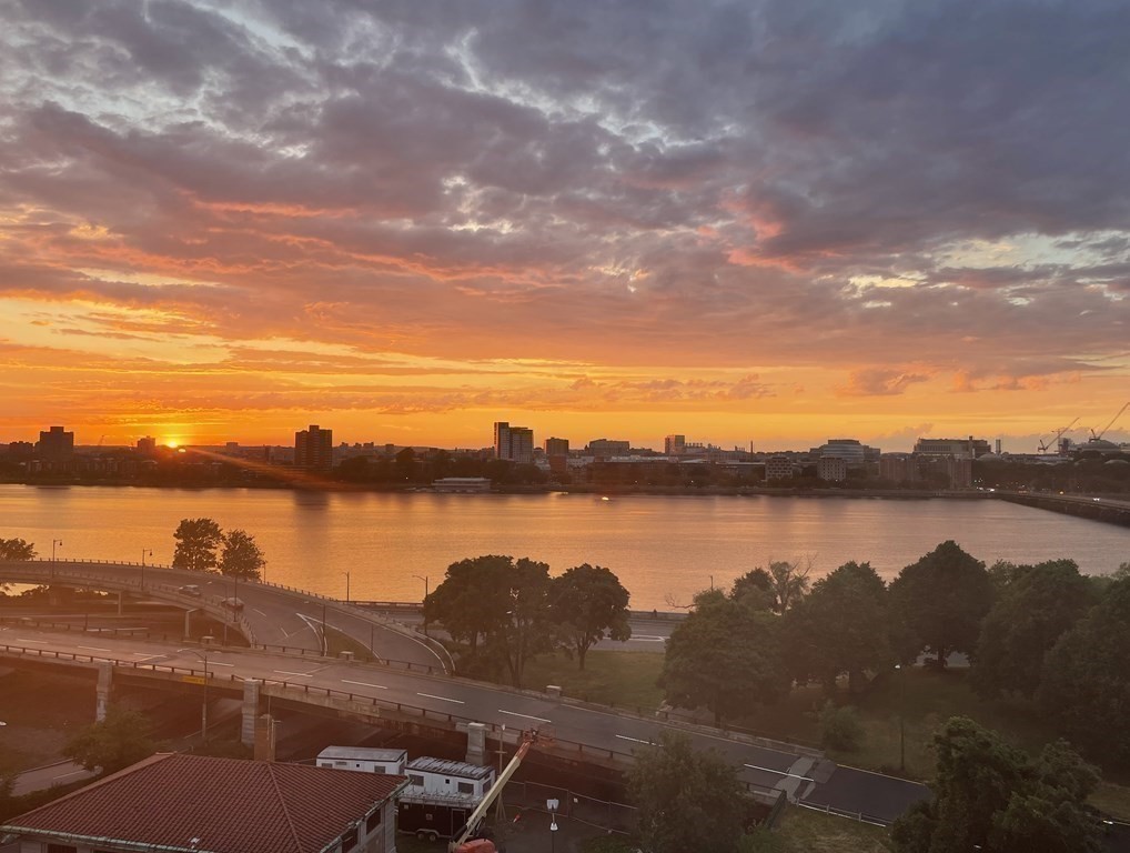 534 Beacon Street # 906