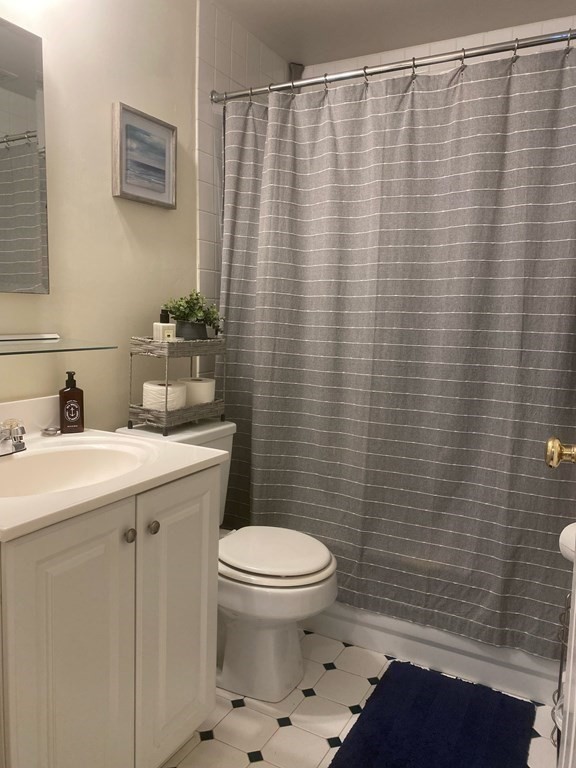 534 Beacon Street # 906