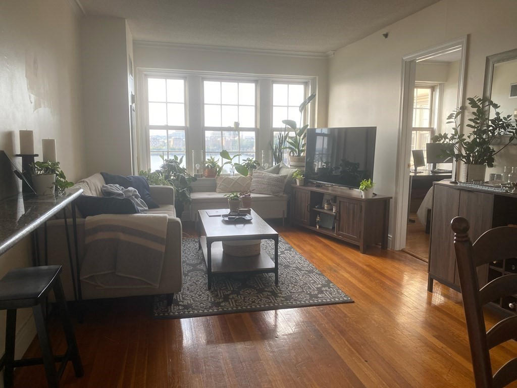 534 Beacon Street # 906