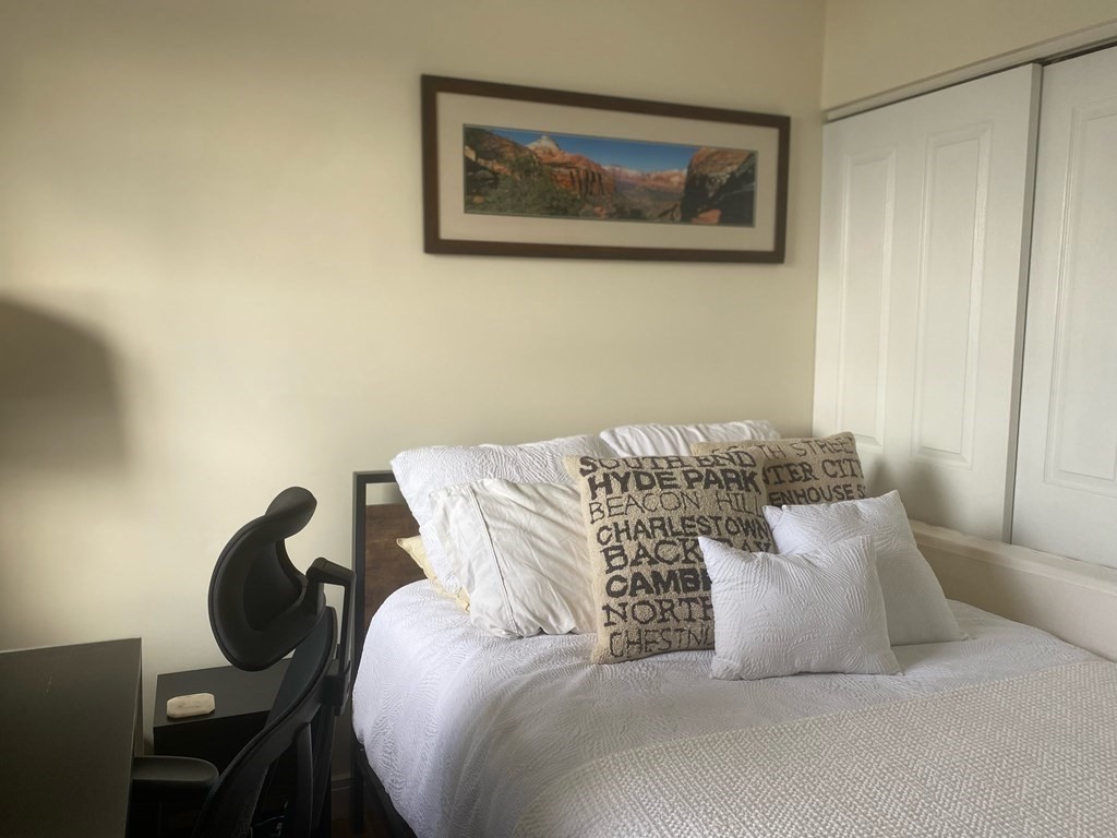 534 Beacon Street # 906