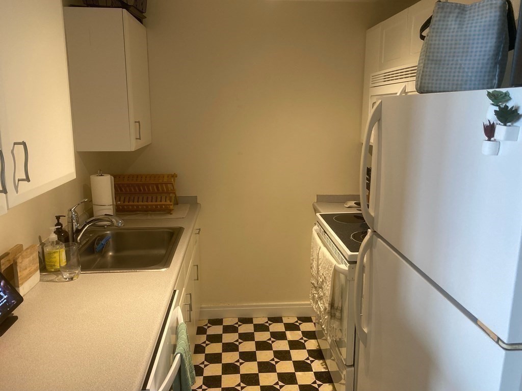 534 Beacon Street # 906