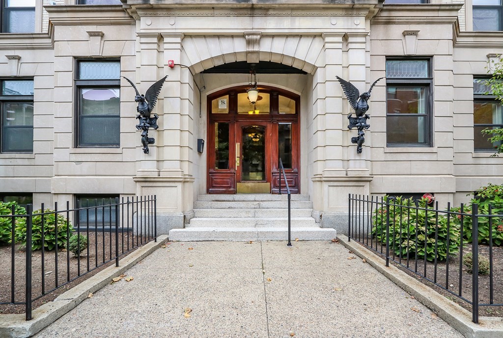25 Peterborough St # 6