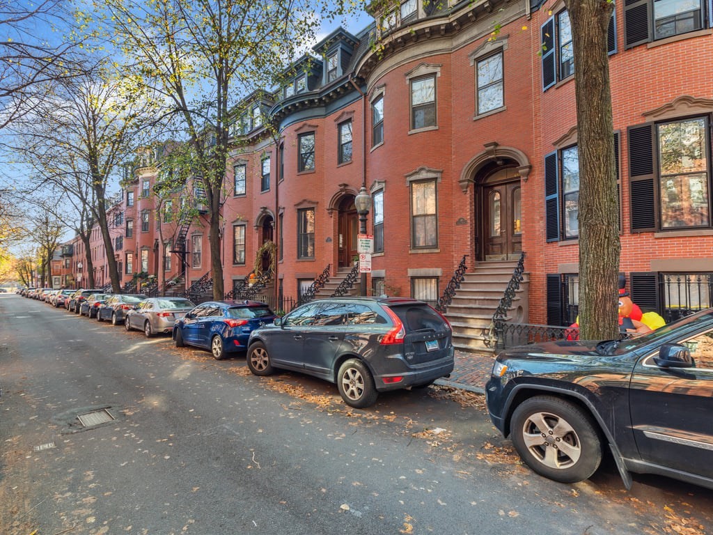 48 Dwight St # 4