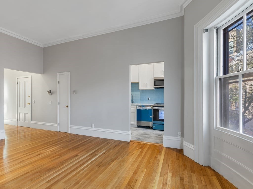 48 Dwight St # 4