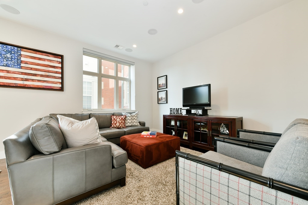 225 Dorchester St # 10