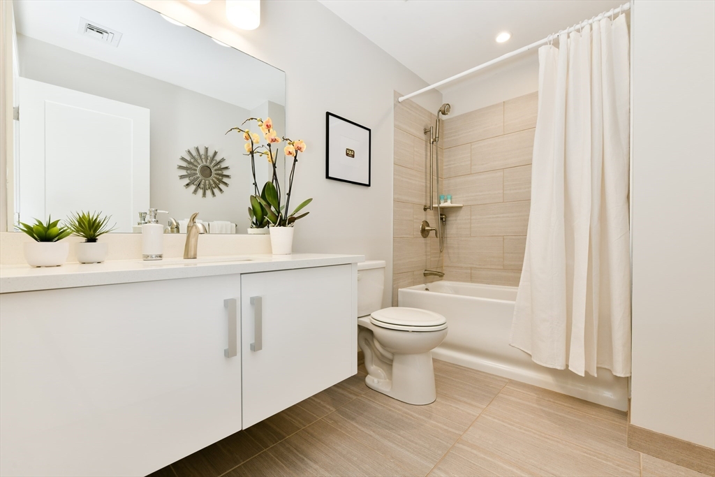 225 Dorchester St # 10