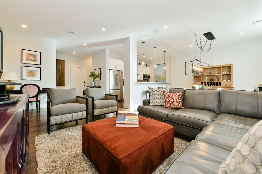 225 Dorchester St # 10