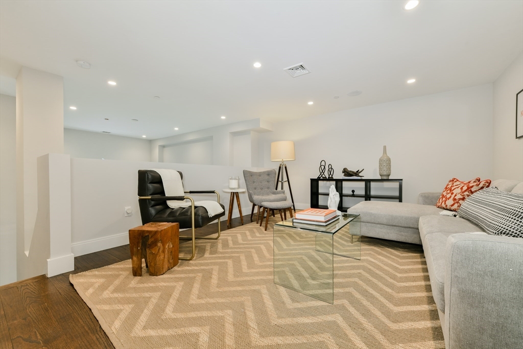 225 Dorchester St # 10