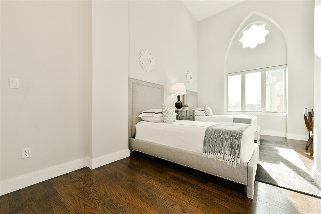 225 Dorchester St # 10