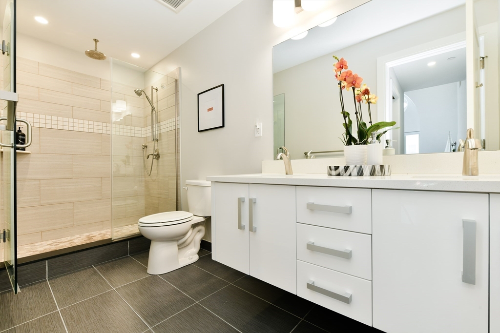 225 Dorchester St # 10