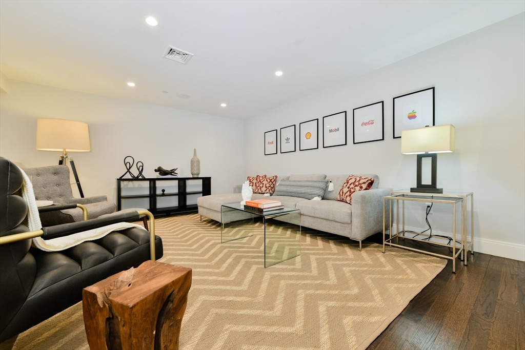 225 Dorchester St # 10