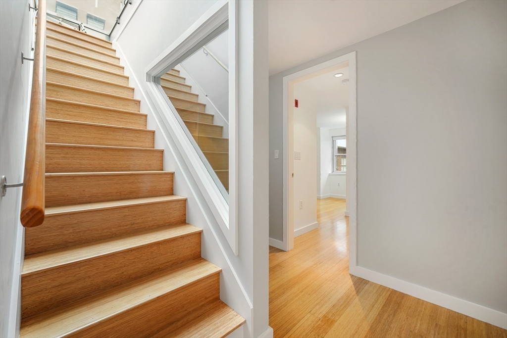 7 Warren Ave # 18 Unit: PH-18