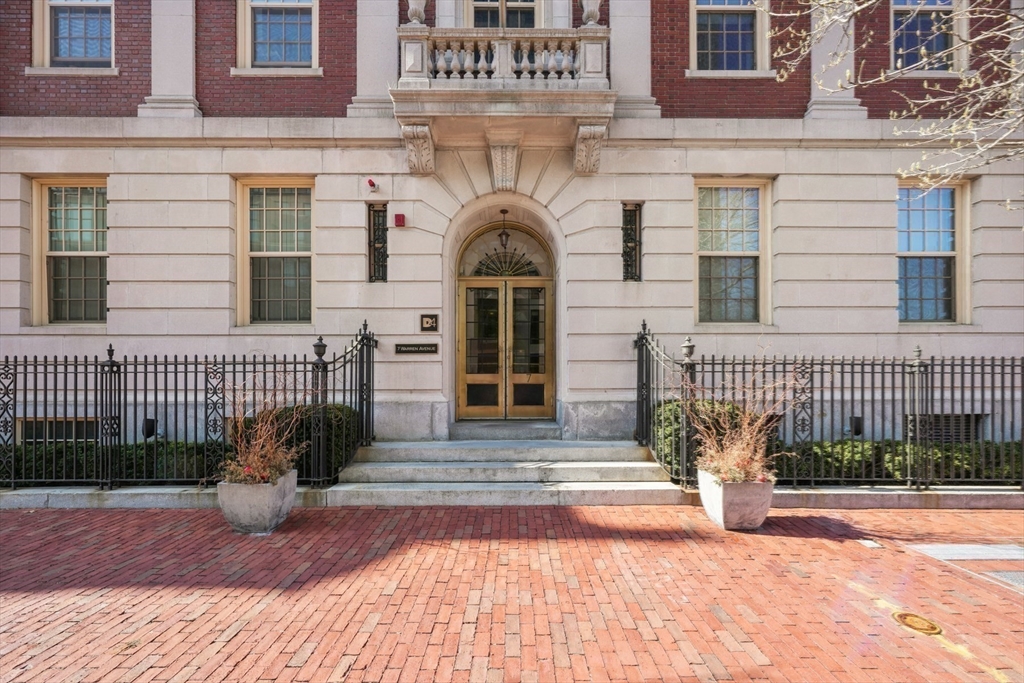 7 Warren Ave # 18 Unit: PH-18