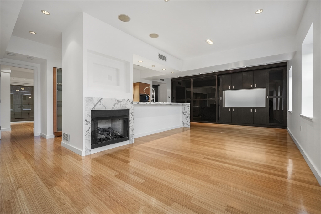 7 Warren Ave # 18 Unit: PH-18