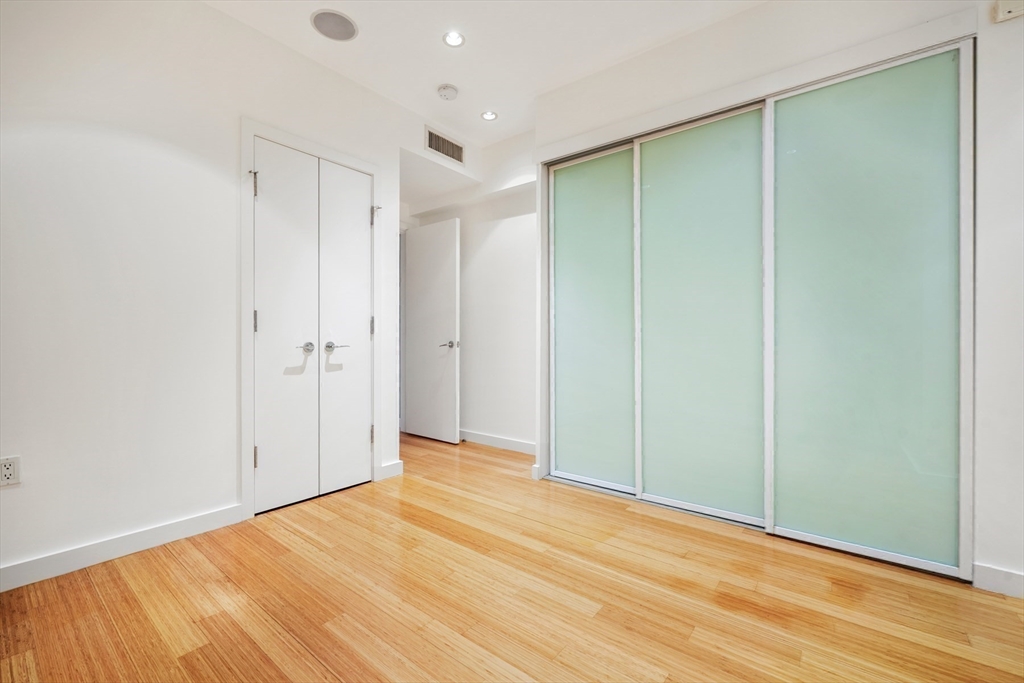 7 Warren Ave # 18 Unit: PH-18