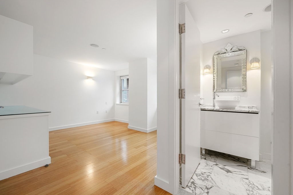 7 Warren Ave # 18 Unit: PH-18