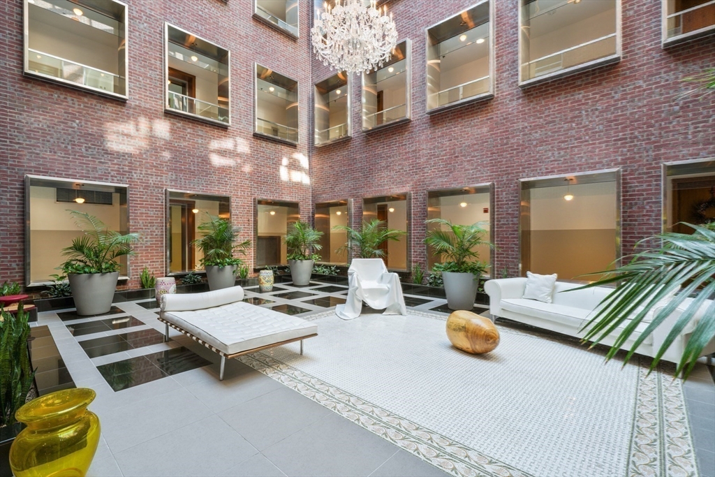 7 Warren Ave # 18 Unit: PH-18