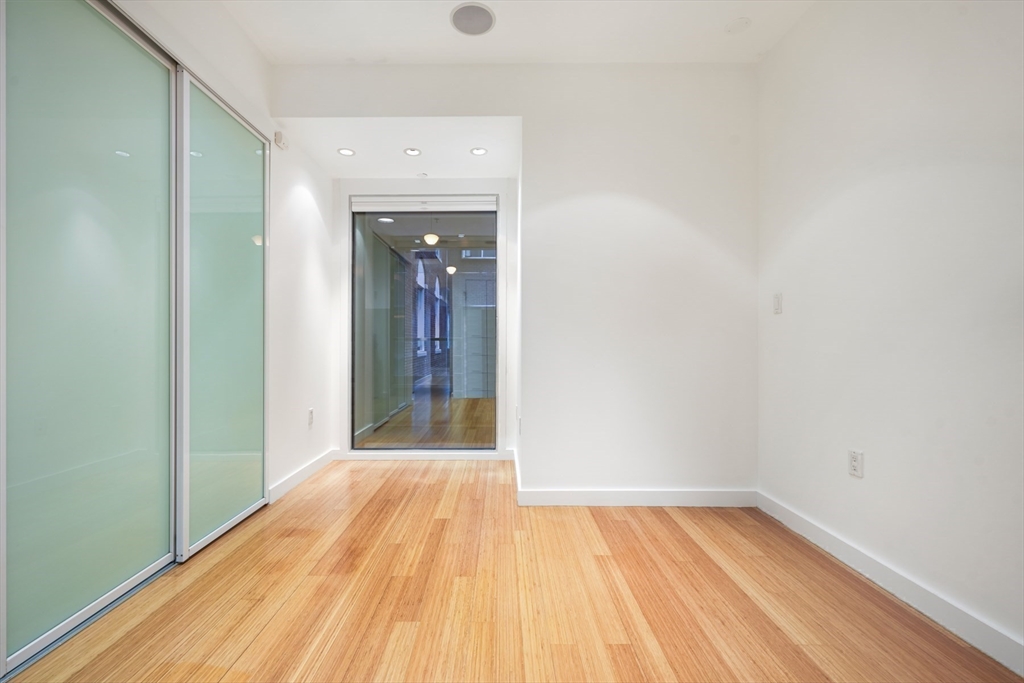 7 Warren Ave # 18 Unit: PH-18