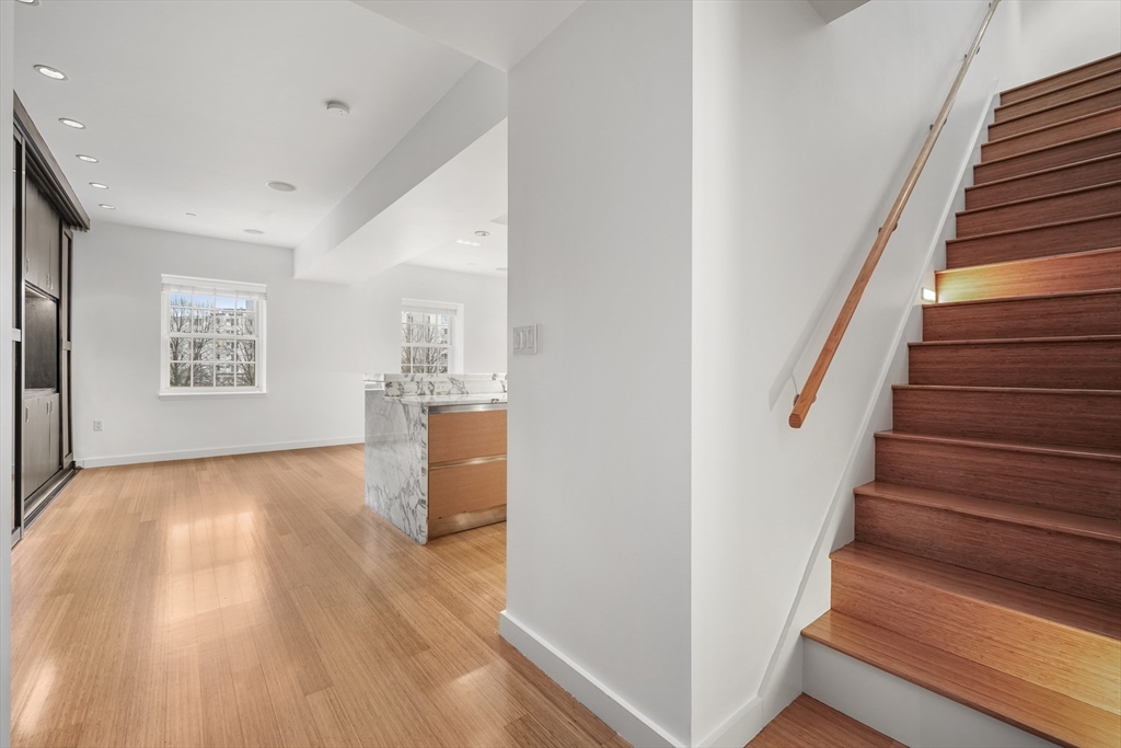 7 Warren Ave # 18 Unit: PH-18