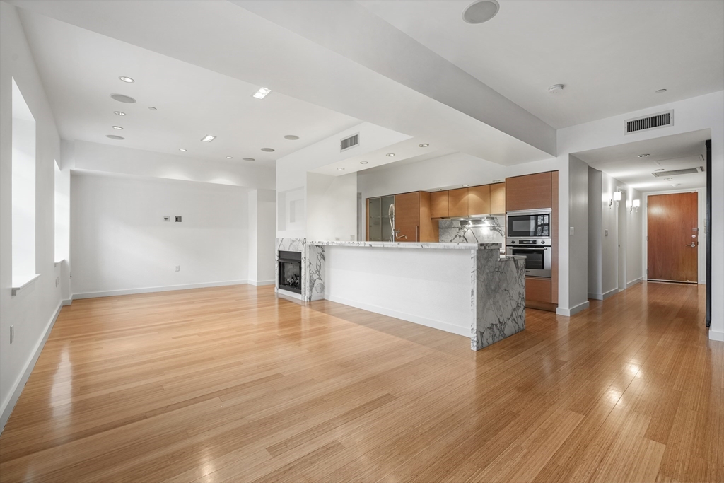 7 Warren Ave # 18 Unit: PH-18