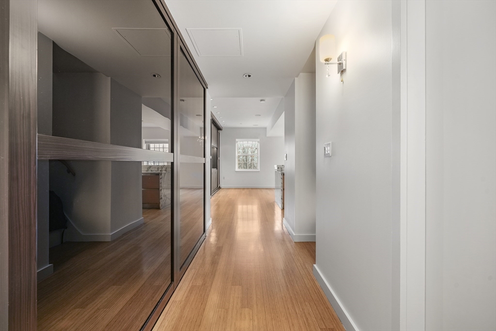 7 Warren Ave # 18 Unit: PH-18