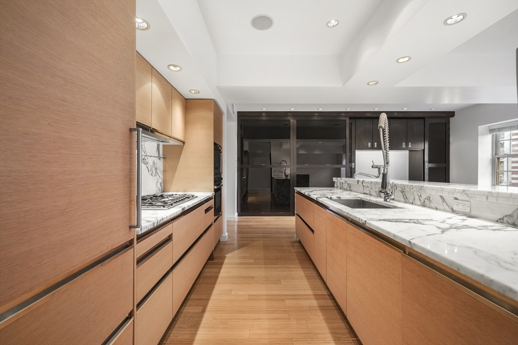 7 Warren Ave # 18 Unit: PH-18
