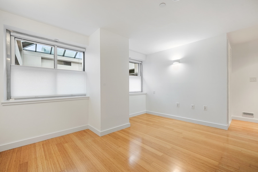 7 Warren Ave # 18 Unit: PH-18